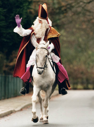 Sinterklaas op paard